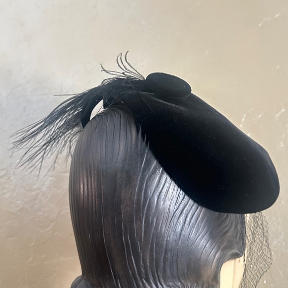 FASCINATING 1950s\' VELOUR CAP WITH FULL VEIL WITH RHINESTONES + FEATHERS main image 7